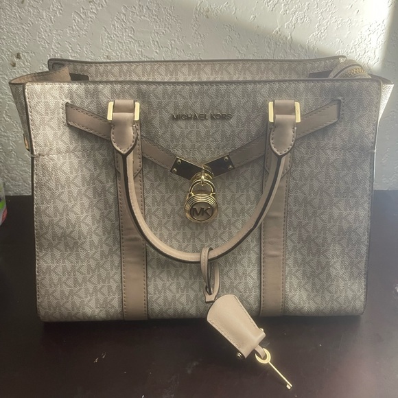 MICHAEL Michael Kors Off-White Coated Canvas Snap Multi Compartment Shoulder Bag - Picture 2 of 4